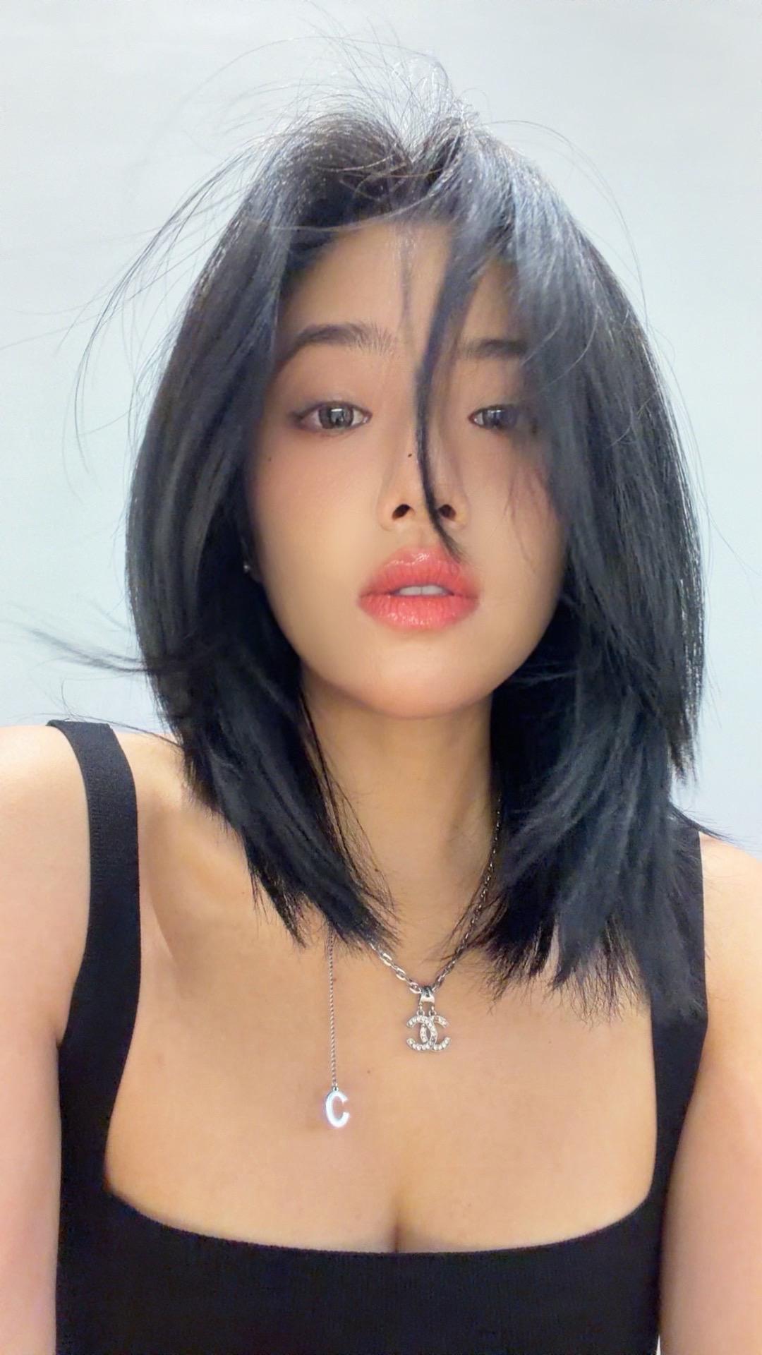 爱着你像心跳难触摸 等等我先摆好造型