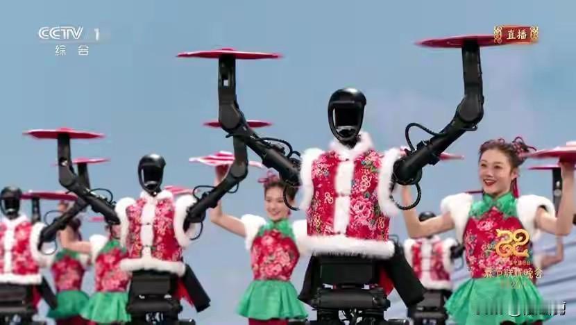 马年的春晚给人们的印象是：就像是乱了套，看得人眼花缭乱。几乎脱离了普通百姓生活，