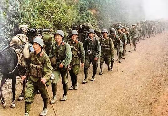 1979年2月17日凌晨广西、云南边境万炮齐鸣的画面，隔着几十年往回看依然震撼。