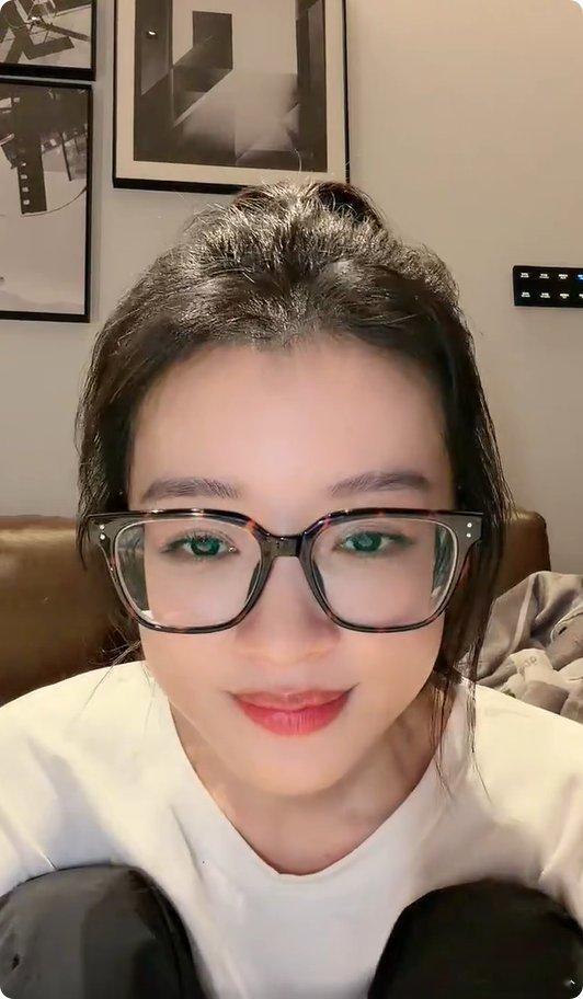 孙怡直播全程有问必答，孙怡直播也太没架子了，像跟闺蜜聊天一样自在，5G冲浪速度佩