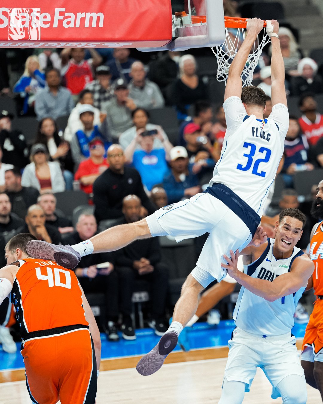 赛后采访，在被问及本场比赛独行侠多数时间处于比分上的领先时，弗拉格表示：“相信我