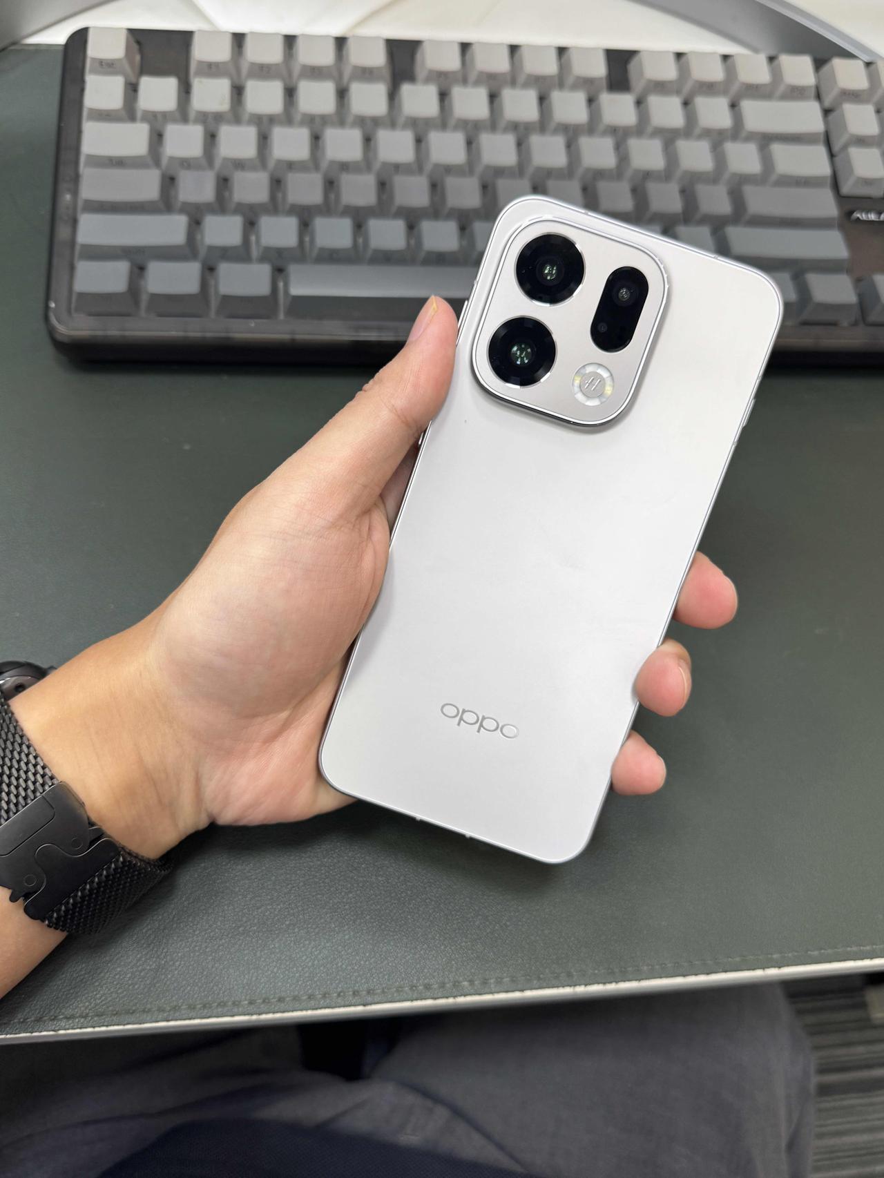 这就是今年安卓最强旗舰嘛？[灵光一闪]绿厂新发布不久的OPPO Find X9 