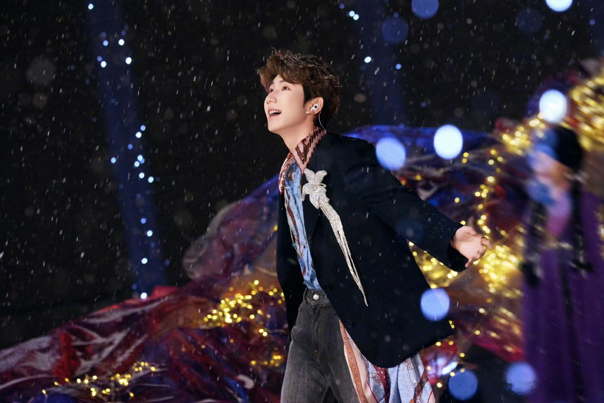 王源跨晚唱牧童 这可是王源的原创曲目，二字弟弟这波在大气层 