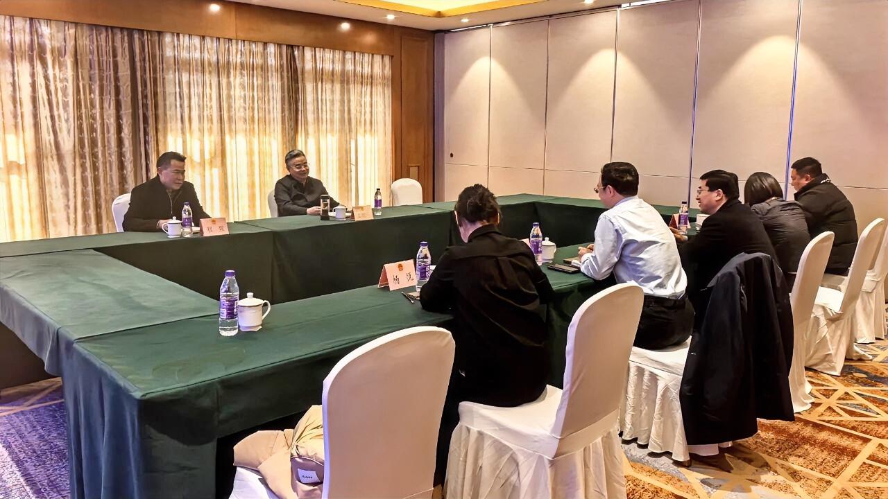 12月3日，市人大常委会副主任王维峰在丰县开展主任接待代表日活动，与部分市人大代