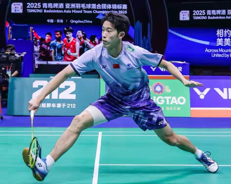 胡哲安这回不用打资格赛了，而是直接打泰国大师赛正赛，首轮就遭遇印尼新人王法汉，他