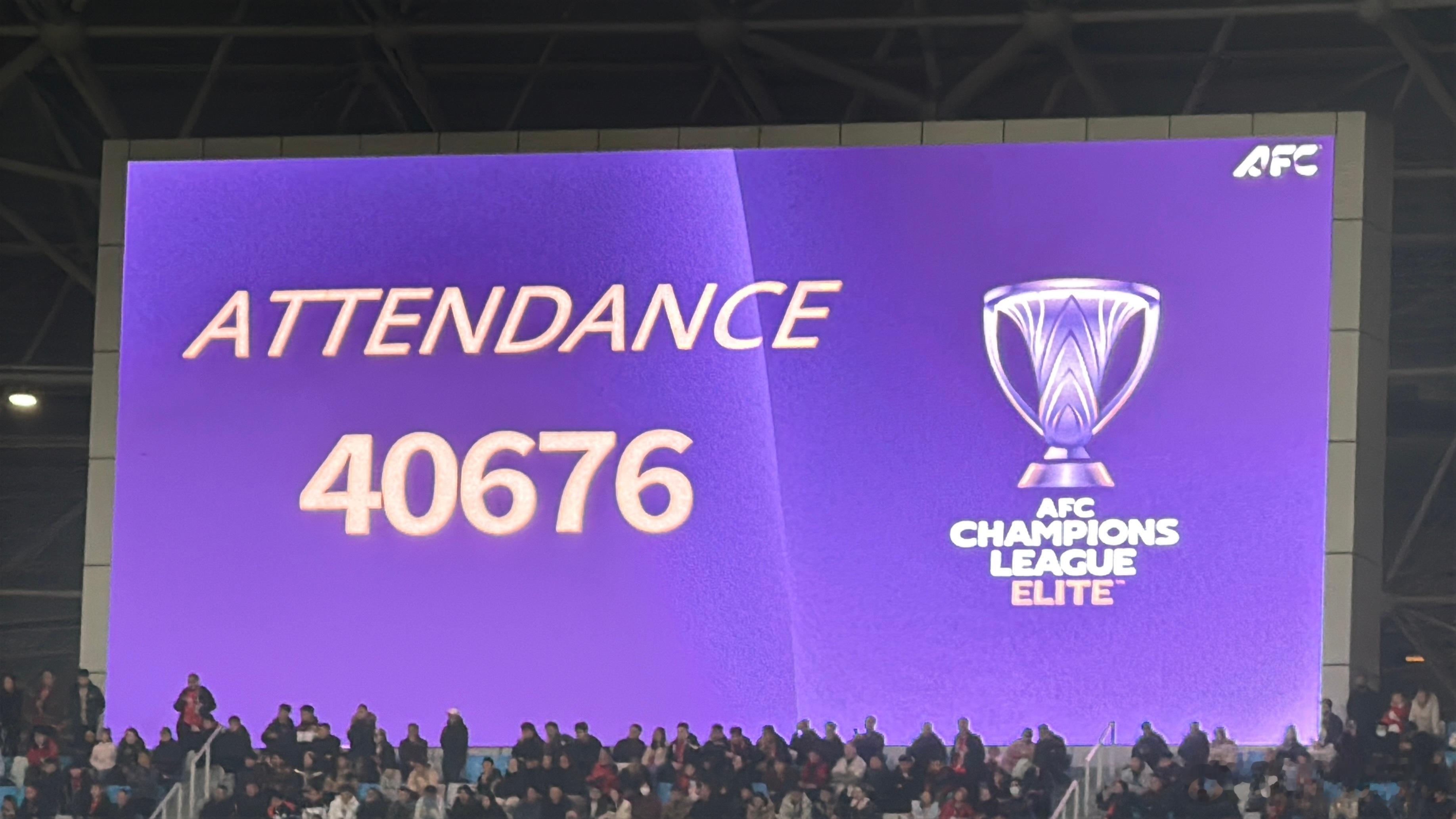 40676人 成都·五粮液文化体育中心