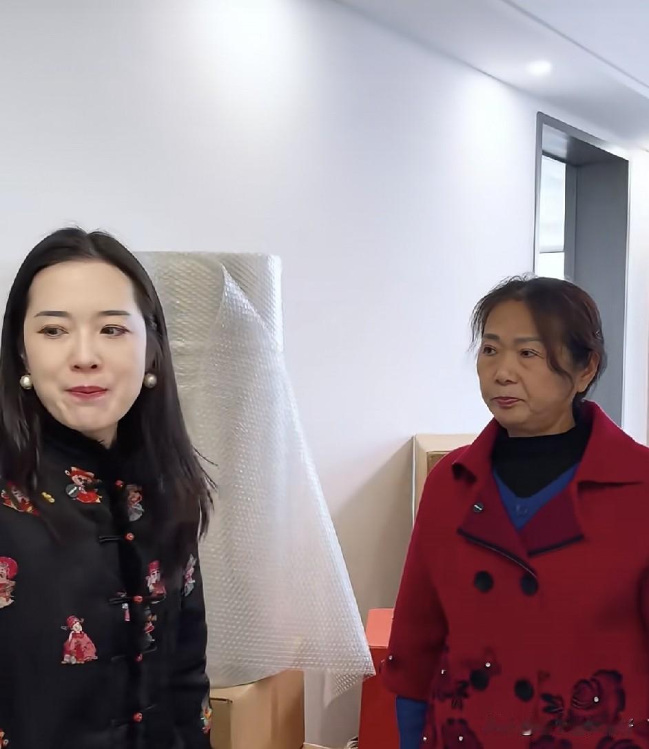 我婆婆，今年65，退休前是个小学老师，一辈子要强，也好面子。从我嫁进他们家第一天