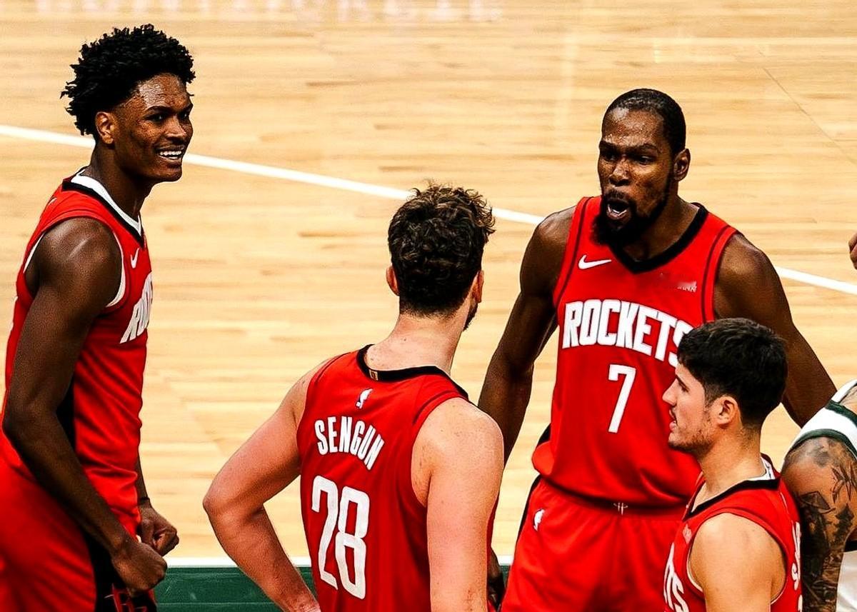NBA官方近日揭晓了10月至11月的东西部月度最佳球员奖项，丹佛掘金队的尼古拉·