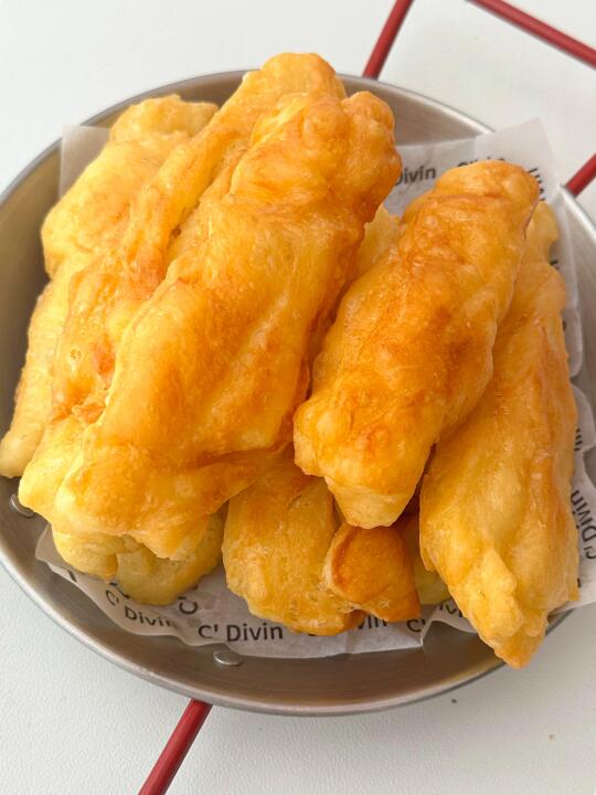 谁懂啊！这口酥脆小油条也太绝了吧😭！