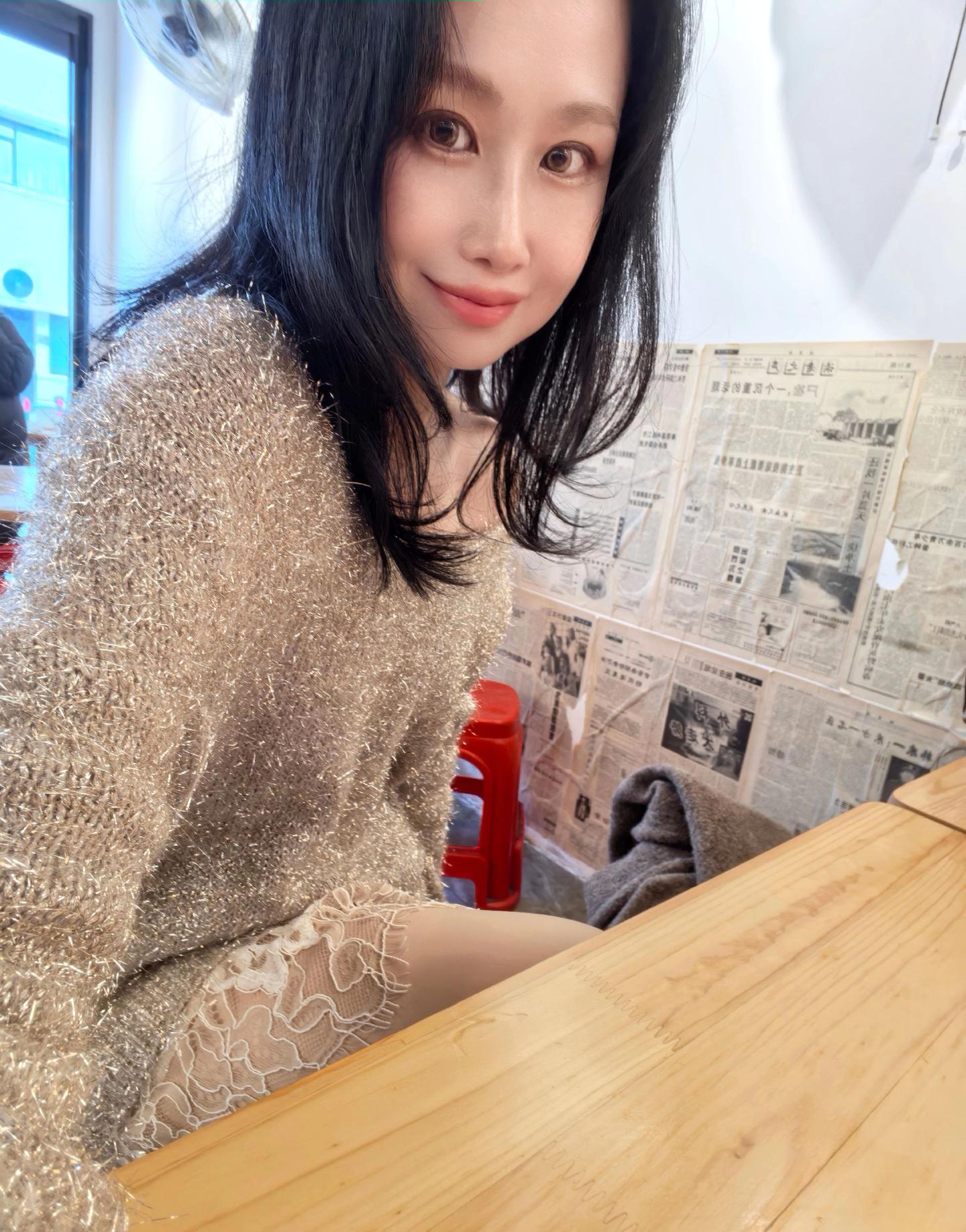 蜜妮。42岁，岁月不败自信之人