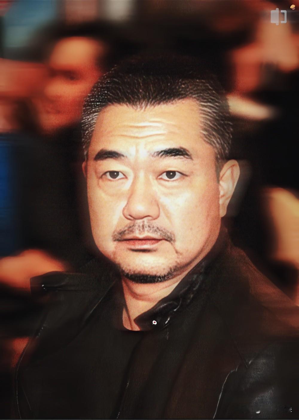 董勇这话，戳破了一个很俗但很真的真相：人最容易对最亲的人耍横。

外面受点气，回