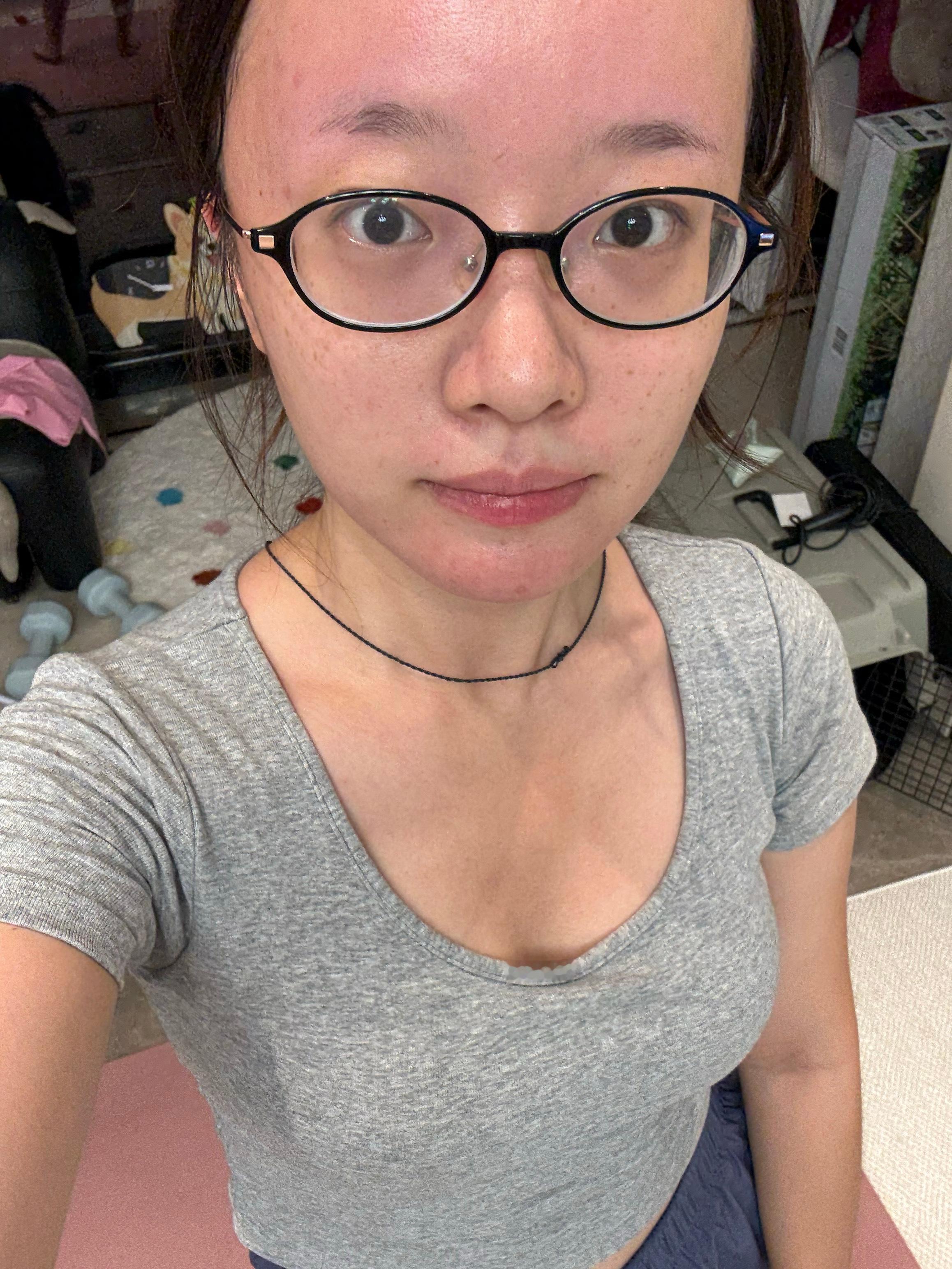 今天剪一天视频颈椎疼头疼，做了会运动不疼了！！好猛这个第一次做，中间休息了两次喝