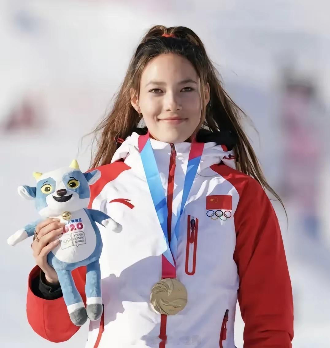创造历史！恭喜谷爱玲获得米兰冬奥会女子坡面障碍技巧亚军！这是她第四块奥运会奖牌！