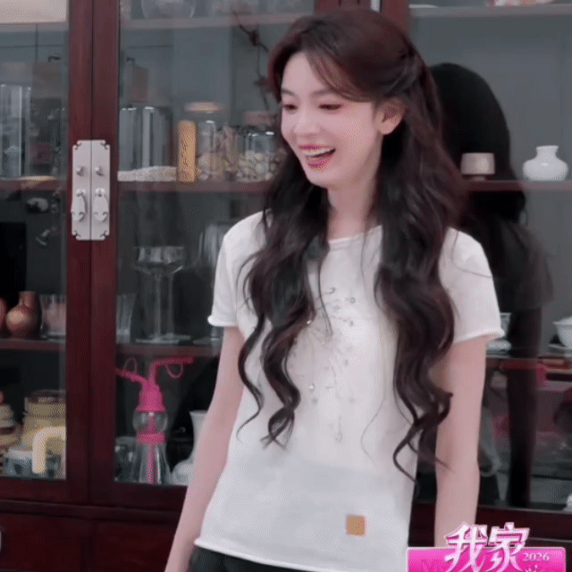 陈瑶 陈瑶我家那闺女 一个是横冲直撞的e人，一个是清冷淡然的i人。当社交悍匪，碰