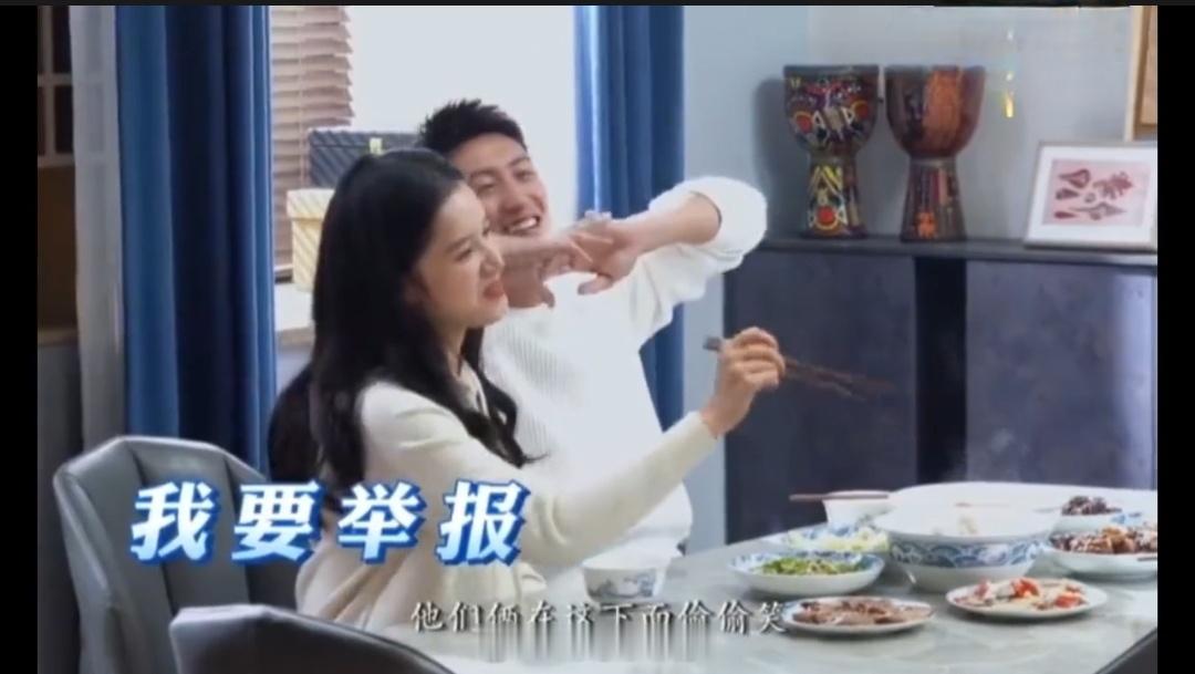剧组片场花絮真的太有氛围感！张婧仪拍戏时偶然出现小失误，没想到直接戳中张凌赫和黄