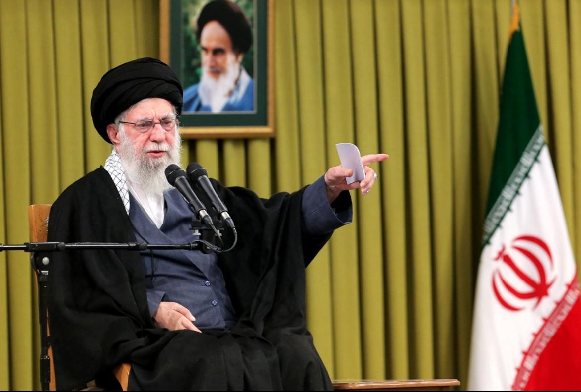 斩首哈马尼后果很严重！
首先，“潘多拉的盒子”被打开，伊朗革命卫队失去控制，将与