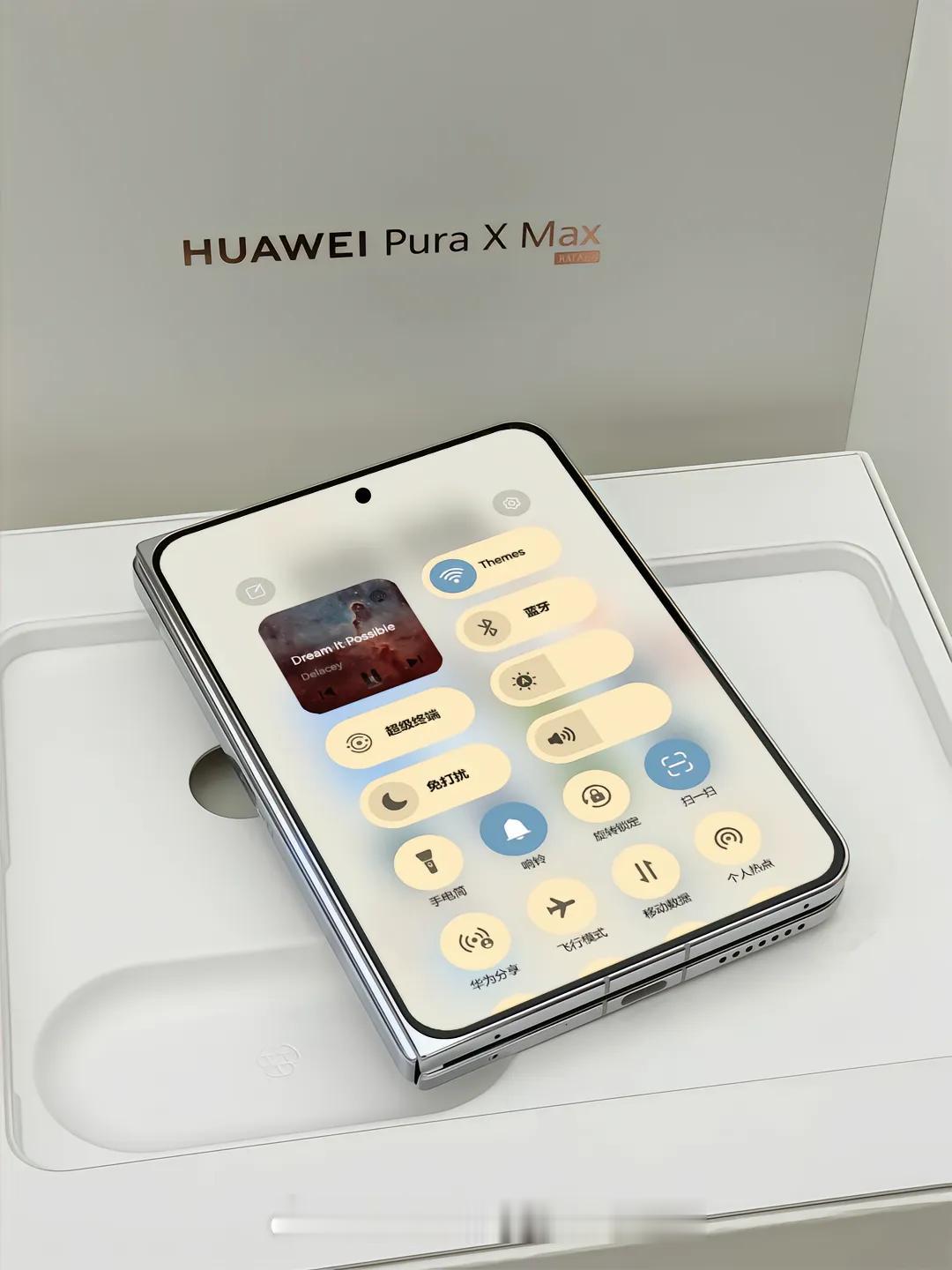 一般来说，高仿产品，尤其是一些正经品牌生产出来的高仿产品，都会卖得很火。
这种产