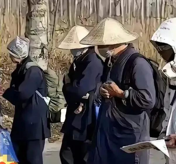 本来还想着周末去爬山，透透气。结果好家伙，附近的山和庙，呼啦一下全封了。

不光