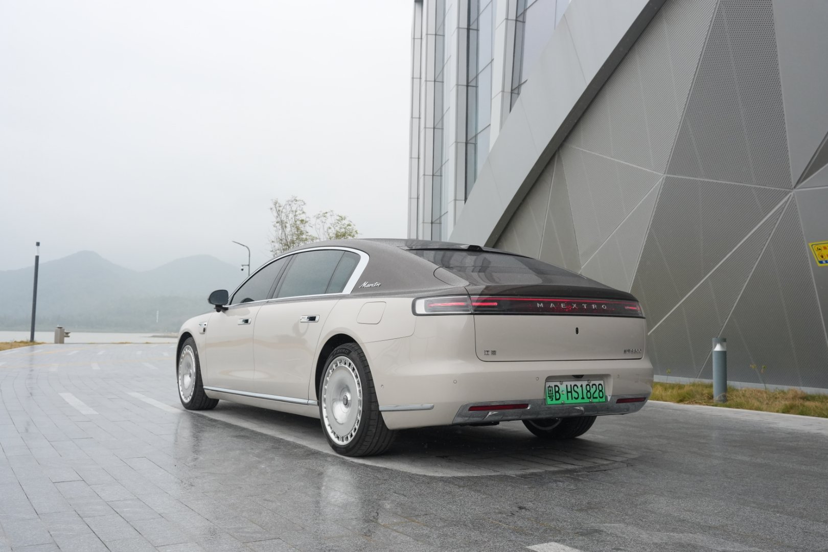 马年第一波可视化祝福来了 尊界S800新春OTA，灯语一亮年味就到！“马到成功”