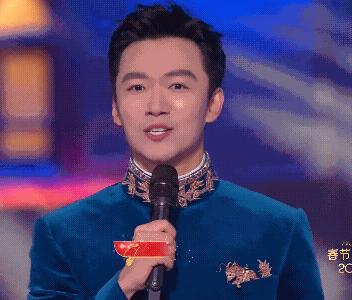 张韬 男版国泰民安脸央视最帅主持人主持人张韬，2021年34岁的他第一次主持春晚