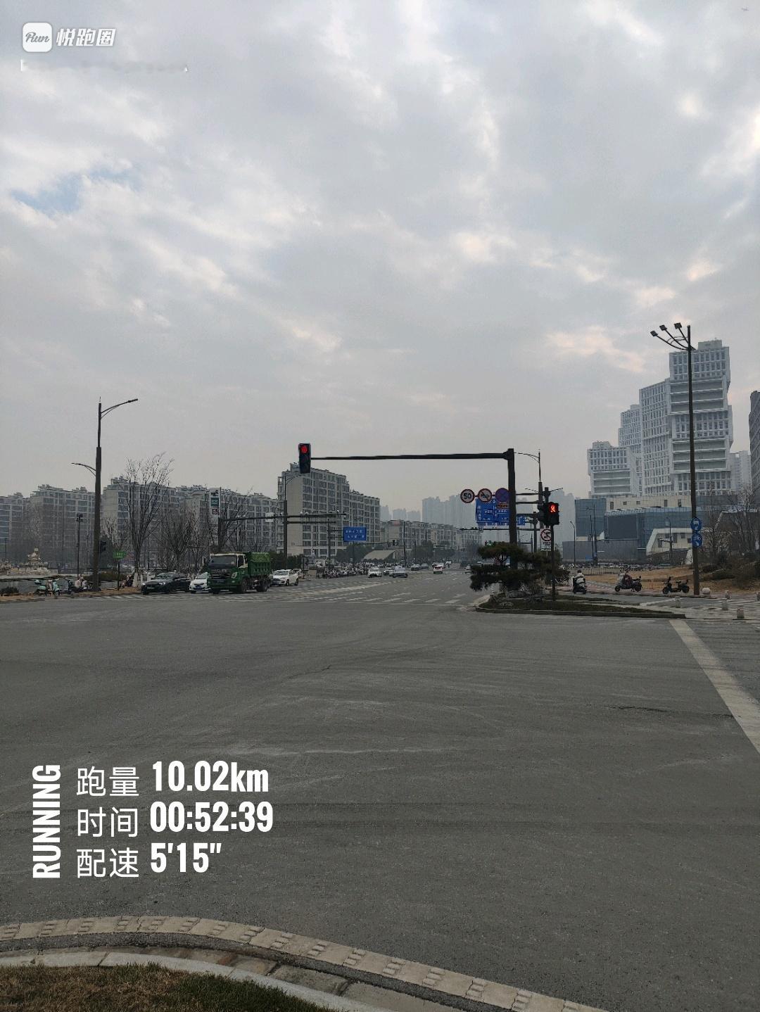 同学们早ﾉ☀前面蔚来趴窝了