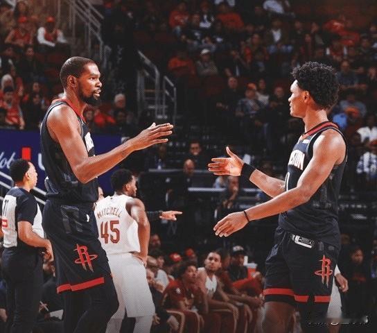 赢球关键！阿门谈老大哥杜兰特：

“我很肯定。”

“杜兰特是我们赢球的关键。”