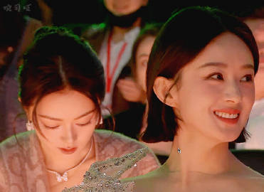 一张漂亮的脸后面是另一张漂亮的脸🥺 ​​​