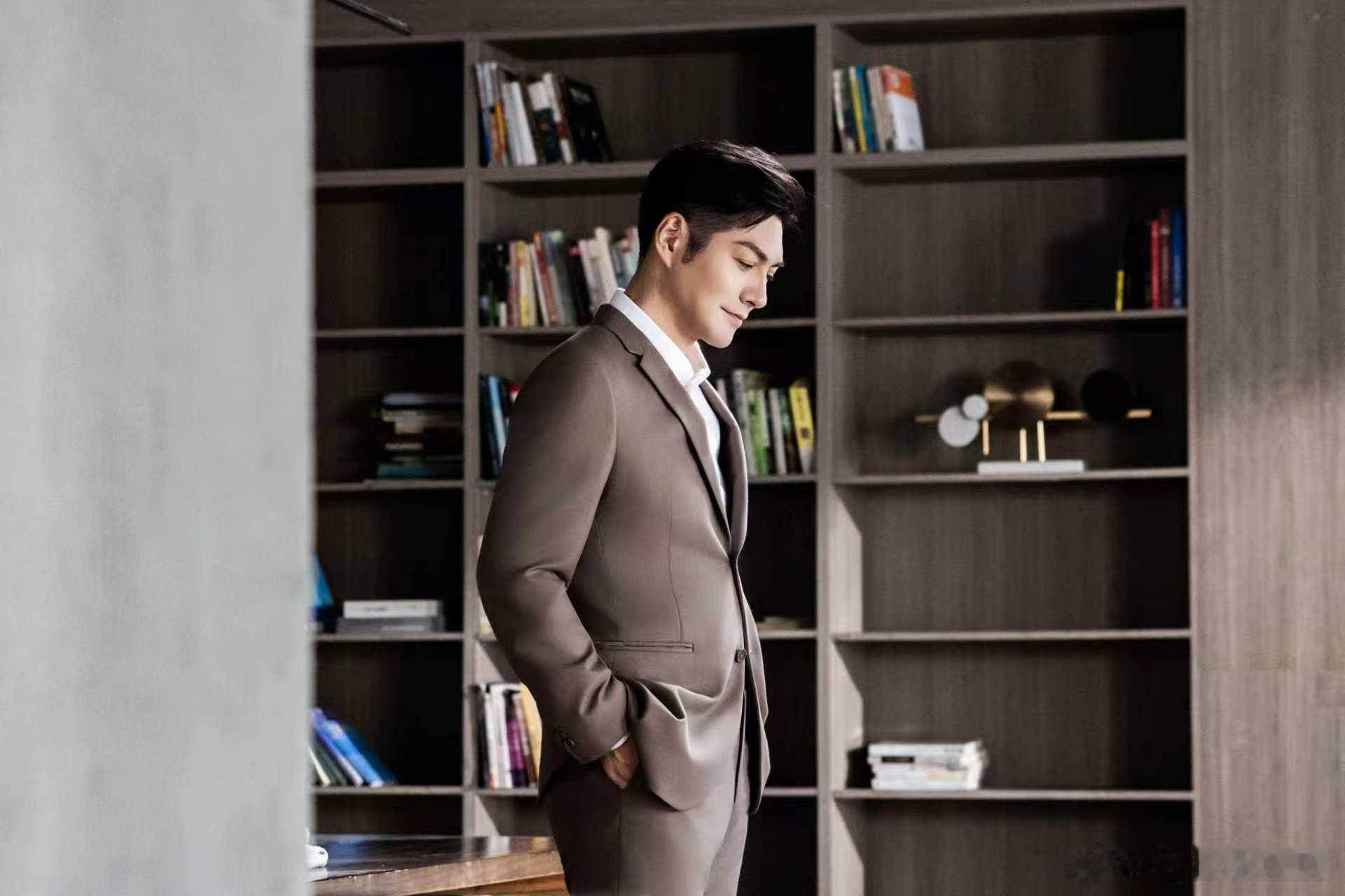 板材界有了自己的严屹宽兼具出众颜值与过硬品质的板材收获明星认可，环保安全质地稳固