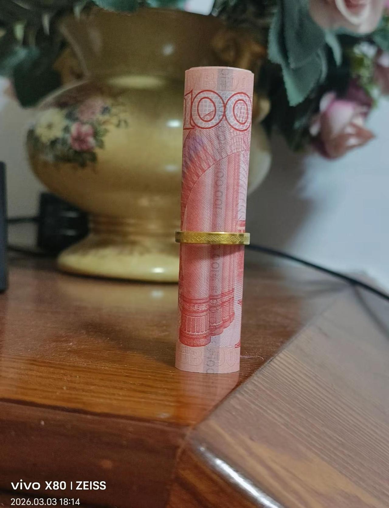 别人用戒指套着爱情 ，我用戒指圈钱！在新的一年暴富暴瘦暴美暴有钱🌹🌹