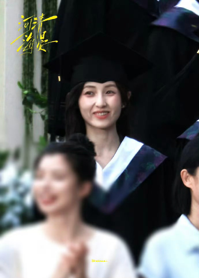 张子枫长发以为内娱上新了真的被张子枫长发路透惊艳到！看惯了她利落的短发，解锁长发