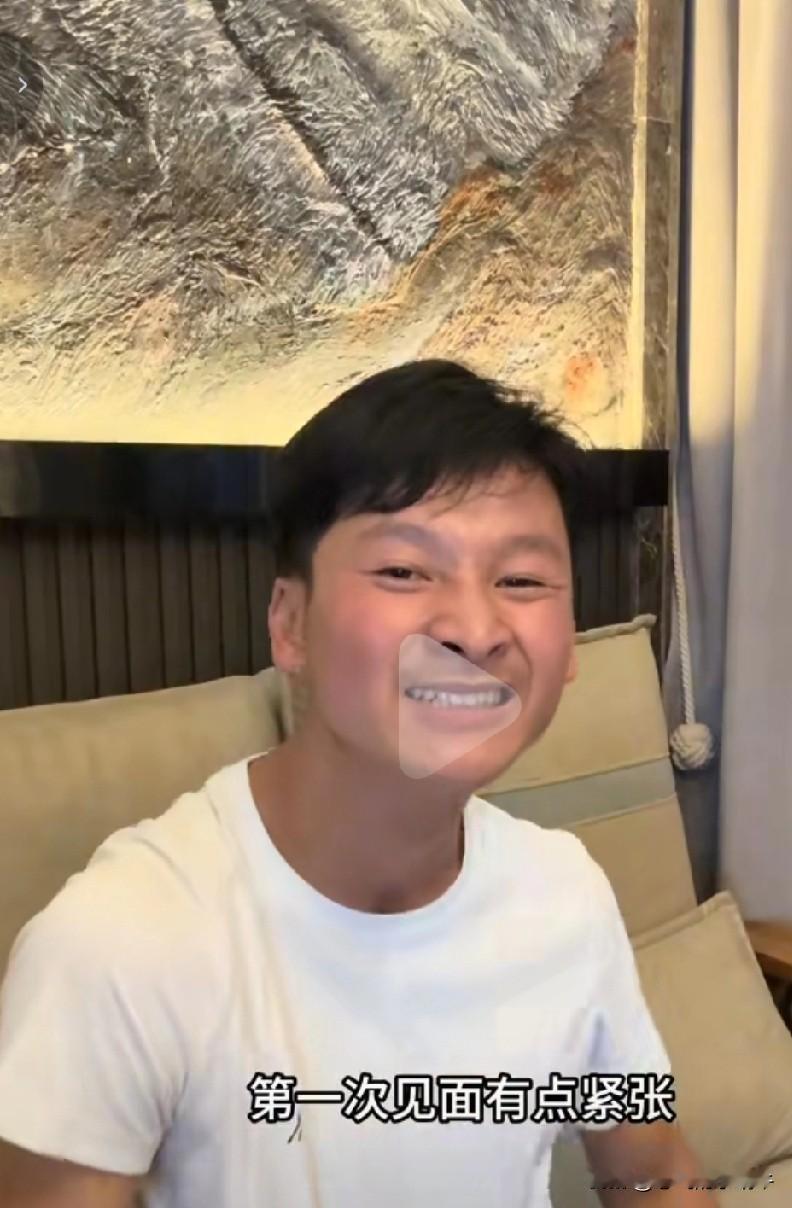 跟小牧飒相亲的女娃才19岁，太小了把，起码再过五六年吧[捂脸]
不过不管能不能成