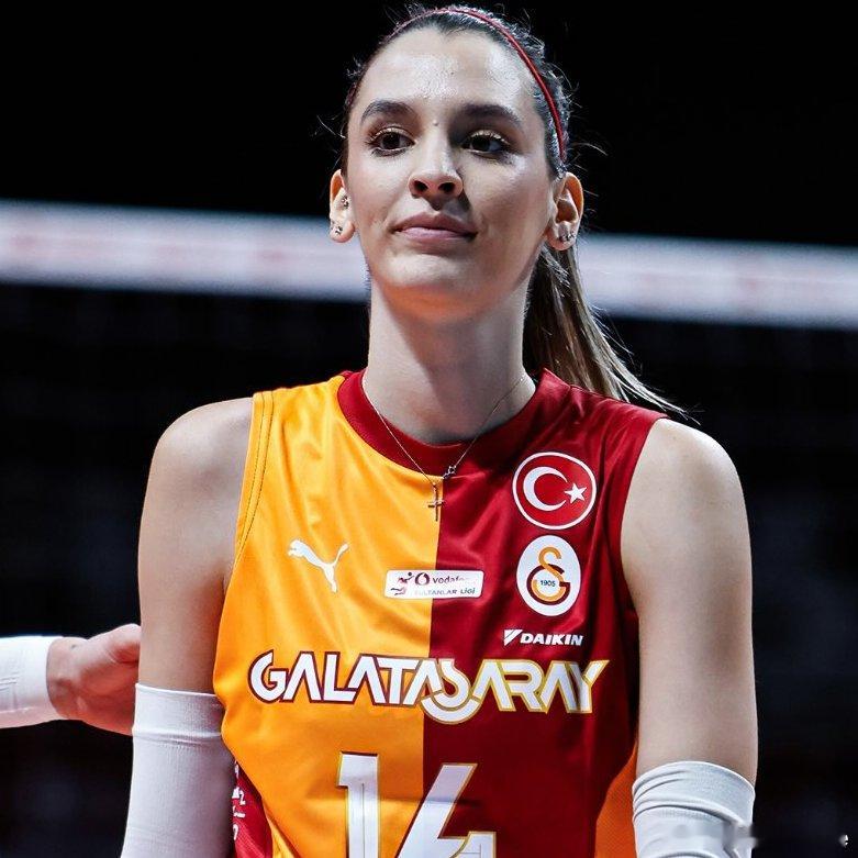 排球 ⚡️ 亚历克萨.卡鲁塔苏谈加拉塔萨雷下赛季的目标：明年一切皆有可能。我听到