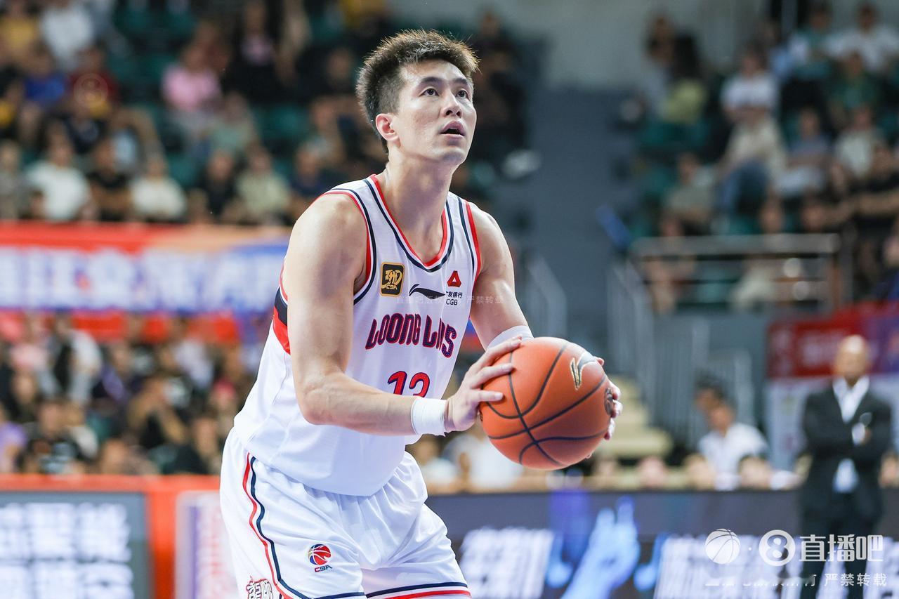 郭艾伦被曝光两项体测数据，负重深蹲满分兜底，原地起跳摸高310cm苗头不妙

谈