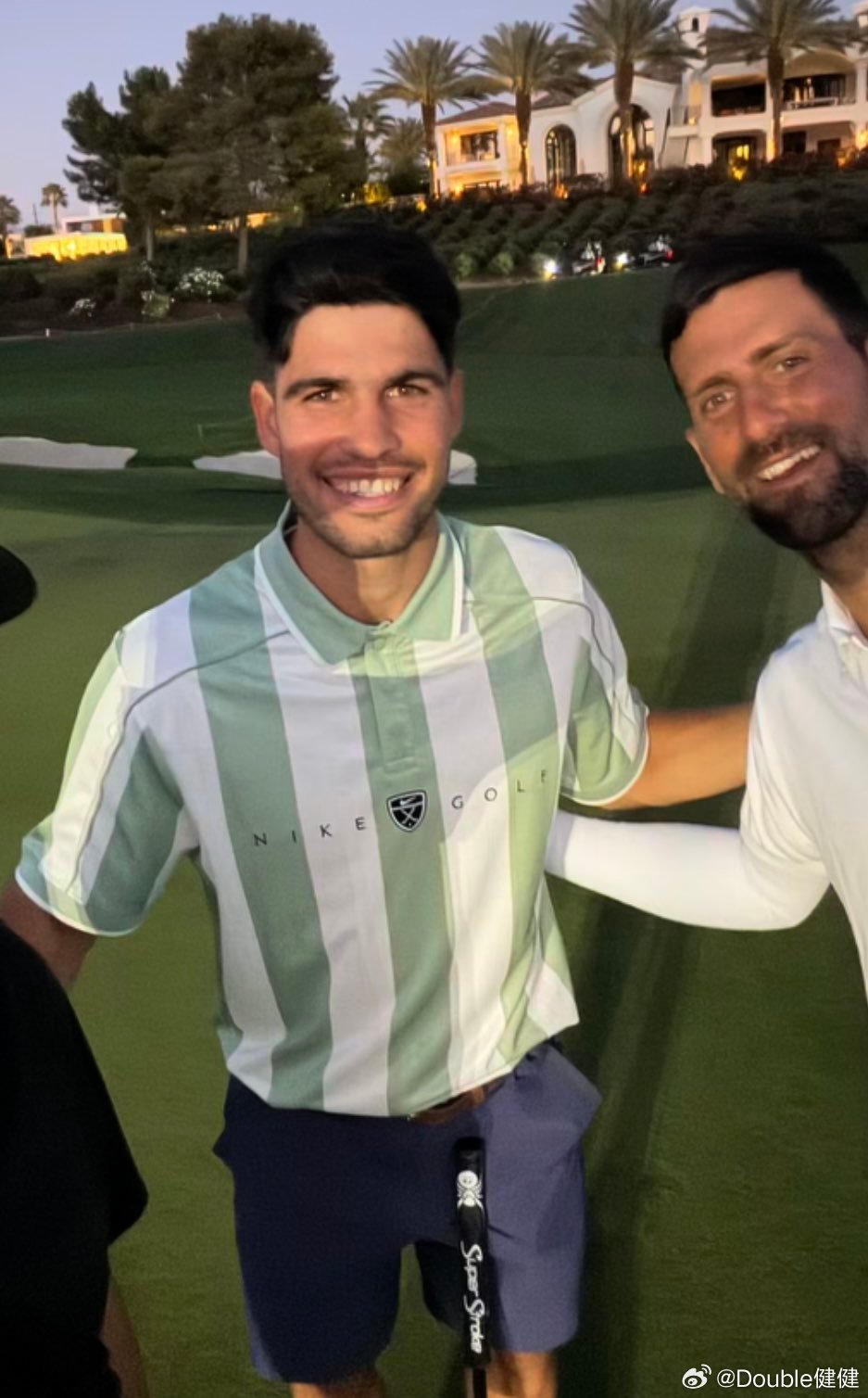 阿尔卡拉斯和德约科维奇一起打高尔夫！阿卡这个发型阿尔卡拉斯遭赛季首败