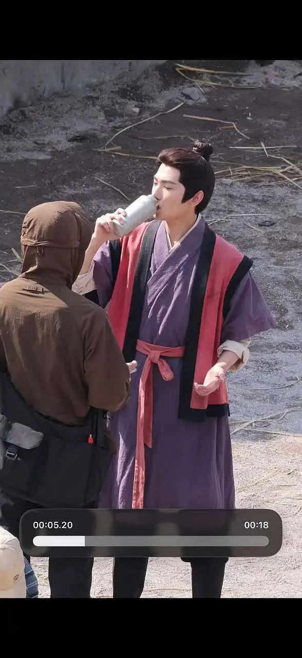 内娱哪个小生能扛住杨洋的这个妆造和头套？不敢想象🐒🐮🐉做图上服道化的样子 