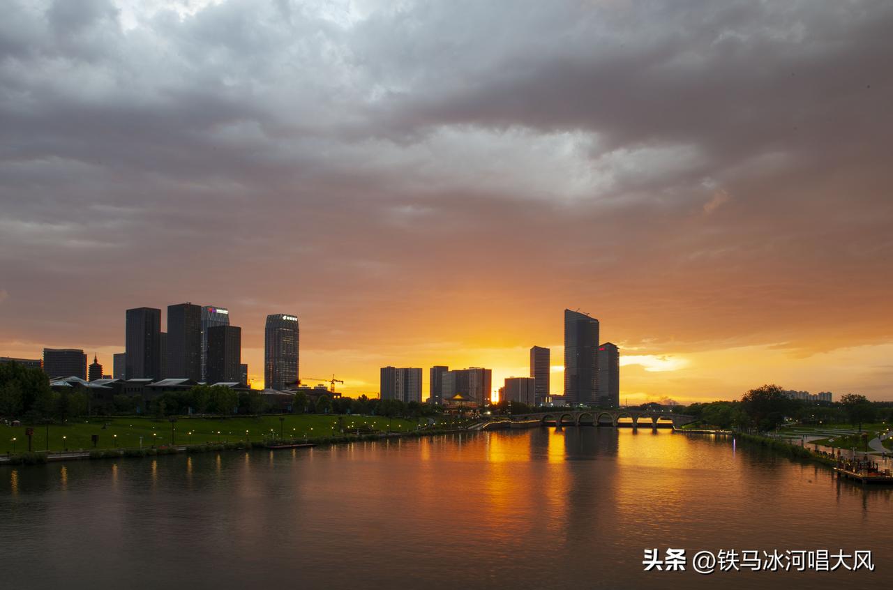 纪实摄影2026-03：运河·晚霞·我

【随记】2026年6月，摄于北运河通州