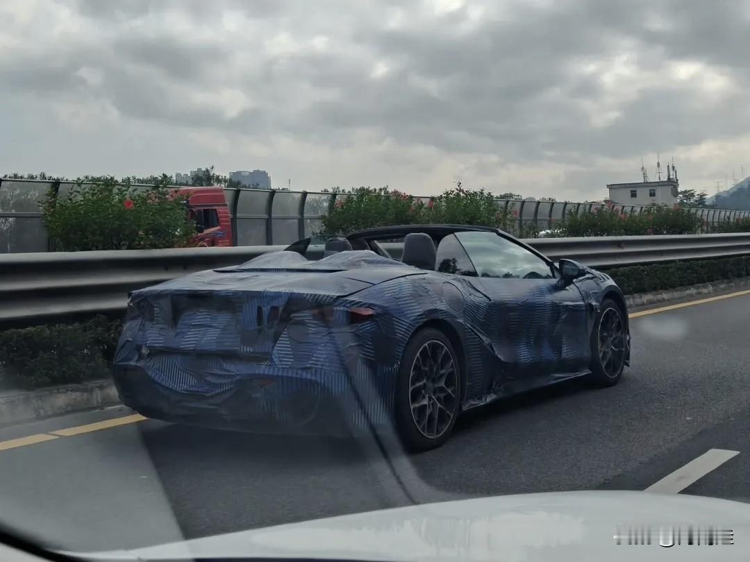 说到敞篷跑车，我相信大家就会脱口而出，保时捷911，718，宝马Z4，奥迪TT等