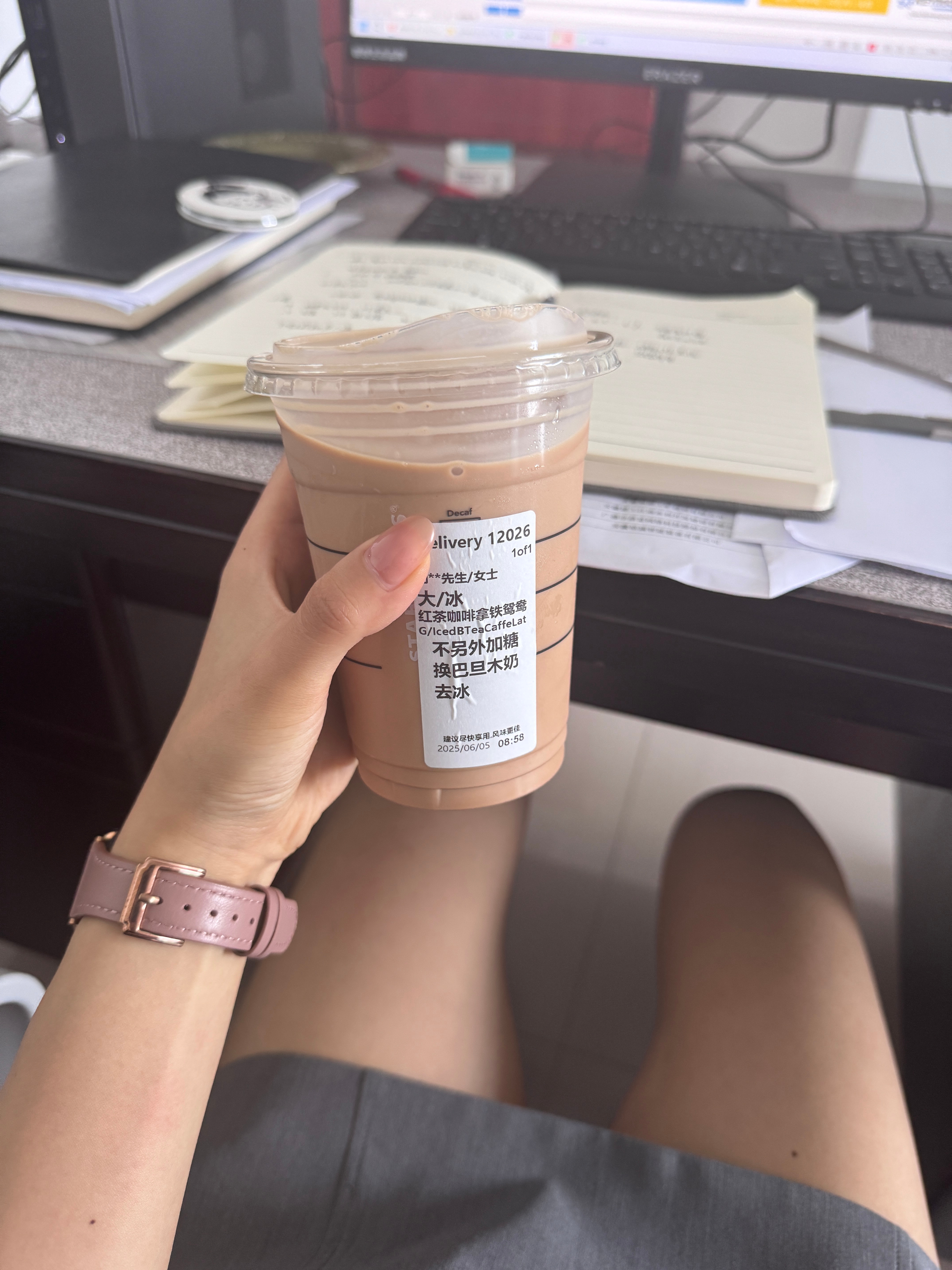 怎么大姨妈还喝冰咖啡啊 ？ 太嚣张了 ​​​