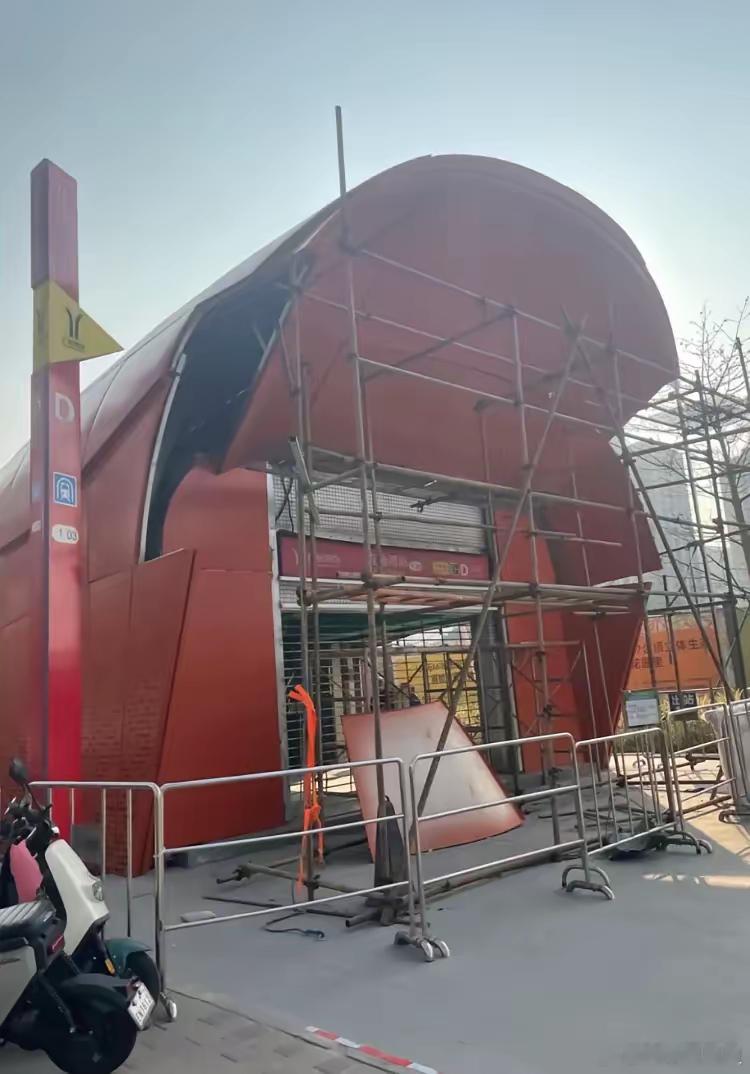 广州地铁这个站看起来怪怪的… 