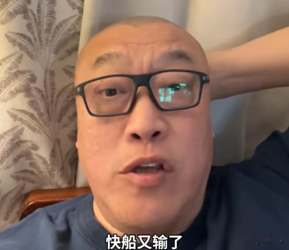 必须交易！马健谈快船又输了：

“啊？快船又输了？”

“昨天输灰熊，今天输独行