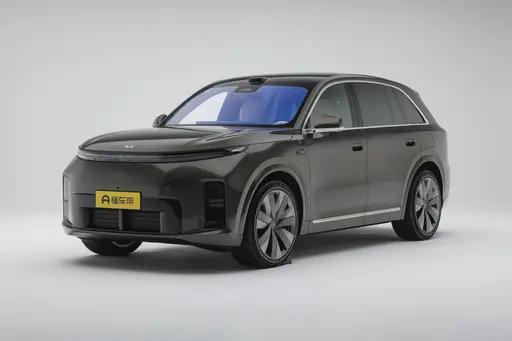 理想L8这车，我觉得它像是给家庭“分工明确”的SUV
 
理想L8给我的第一感觉