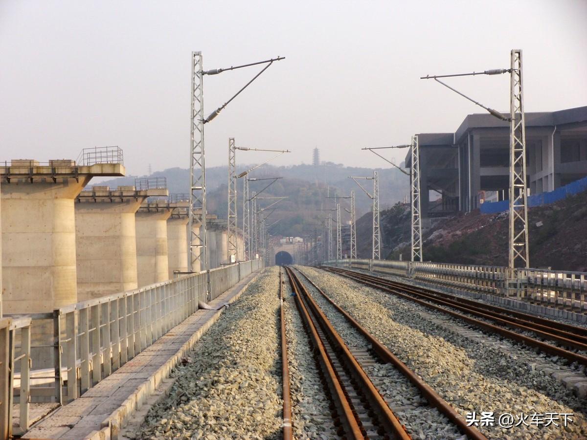 2014年1月，大竹林一带，当时还在施工中的兴胡铁路，即兴隆场经唐家沱到胡豆堡线