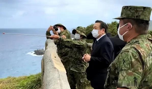 千里孤岛架设导弹设备，日本远洋扩军野心藏不住
 
西太平洋一座不起眼的孤岛，近期