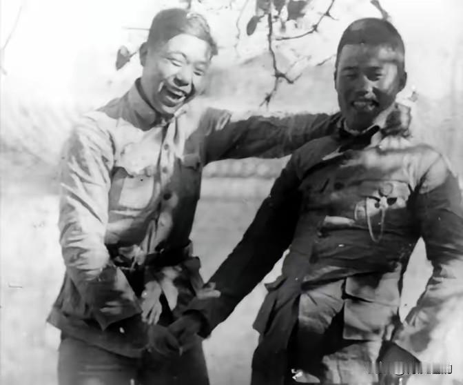 抗战时，陈锡联抓起一挺机枪，正左右横扫鬼子时，一颗子弹击中了他的右下颚，头顶也同