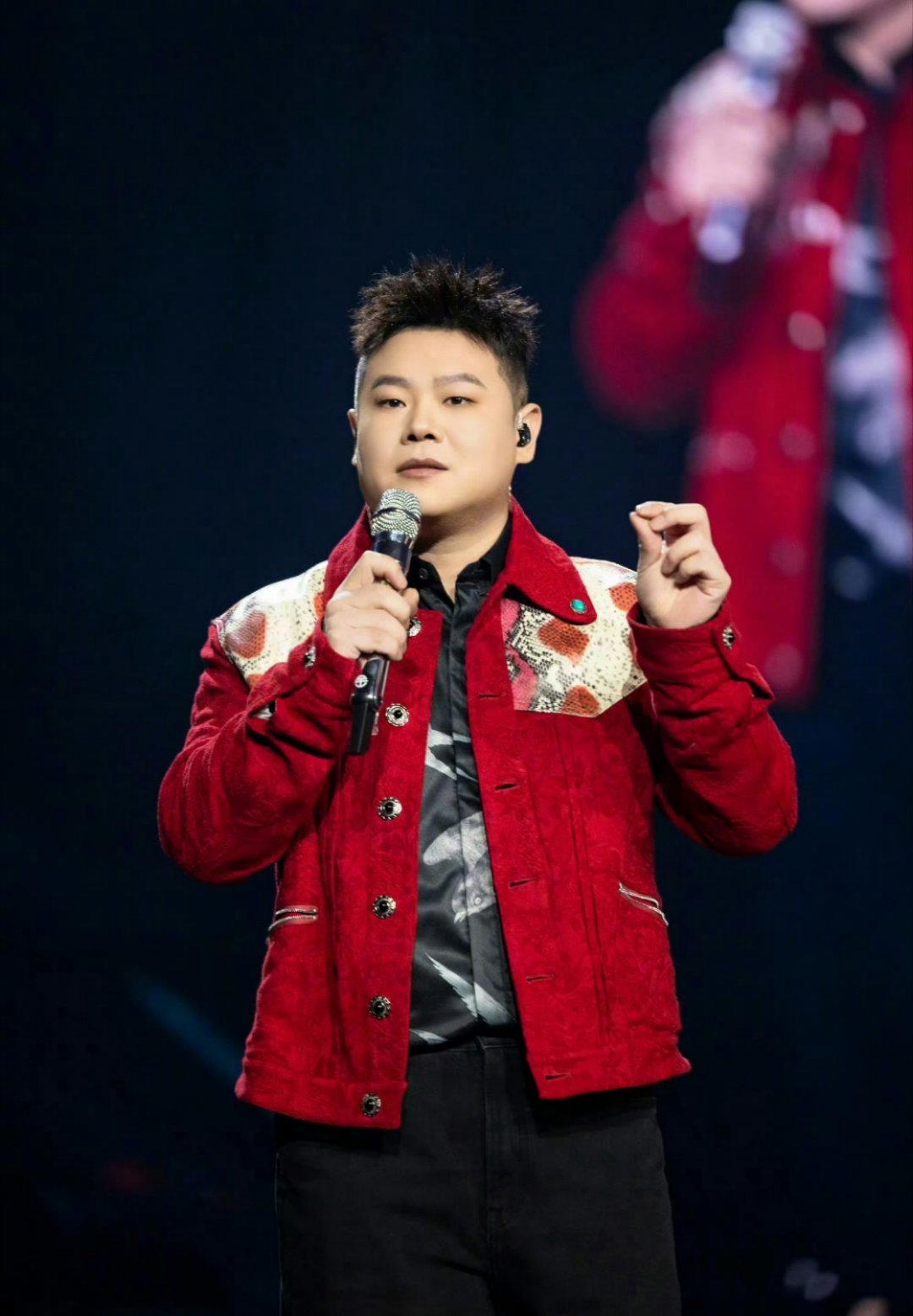 唐国强旁边站岳云鹏？2026辽视春晚主持天团混搭风，小岳岳单口首秀太敢了🤣 岳