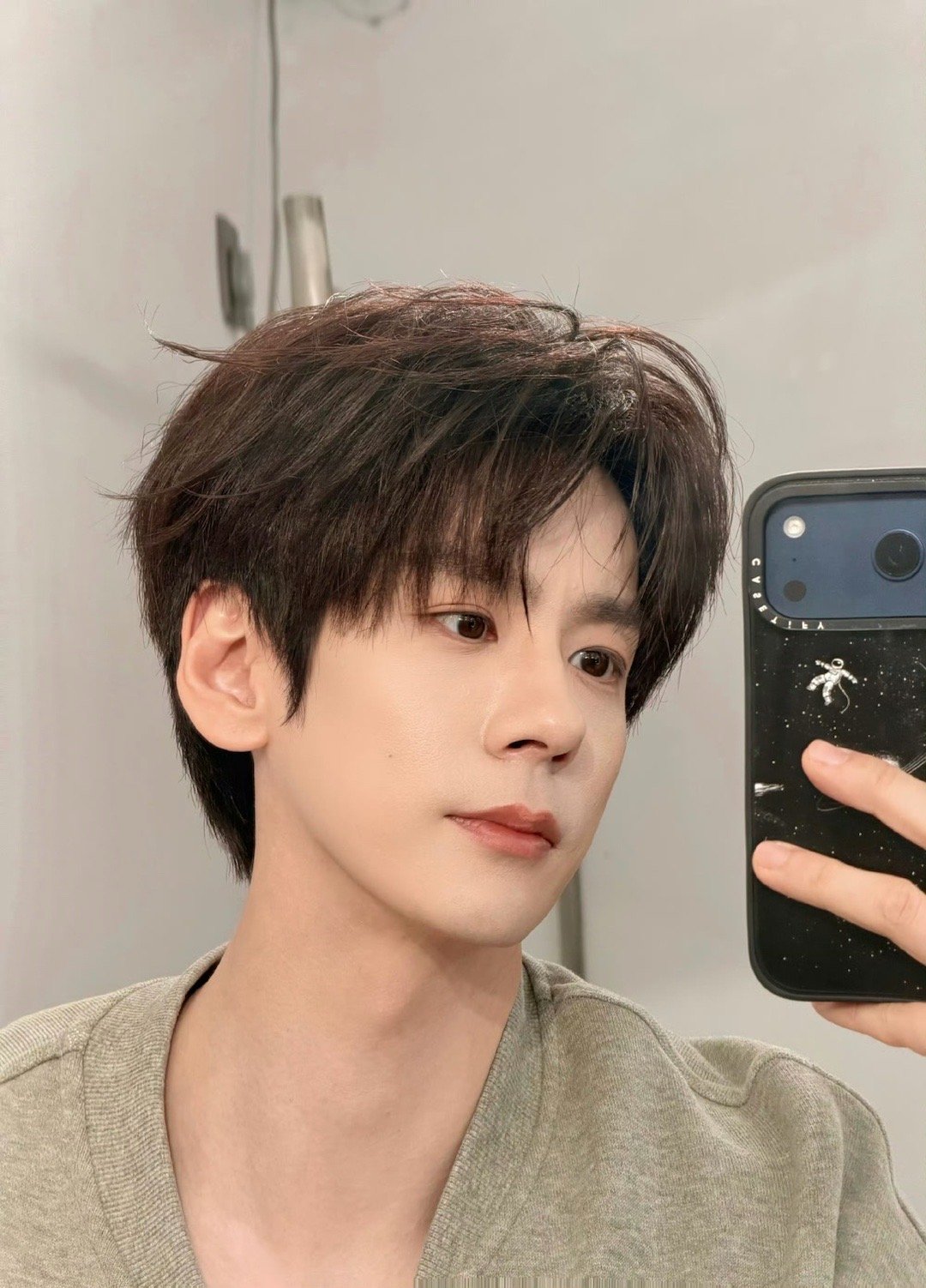 暗恋对象断崖式消失了8年 八年断联，再见面时他是律师她是原告。魏哲鸣演的冷都男，