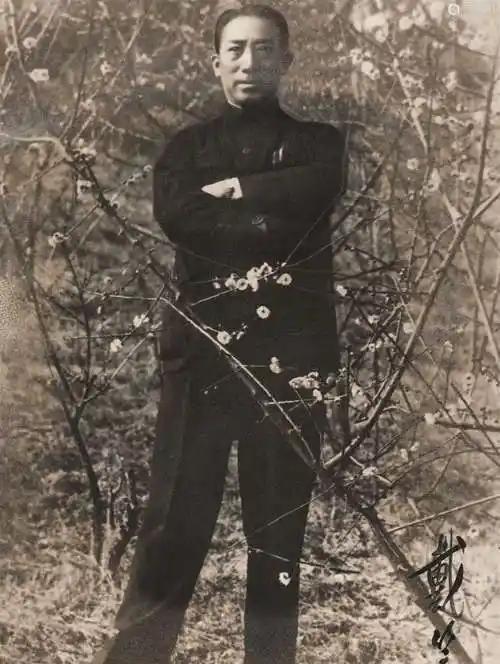 1945年，戴笠邀请50名汉奸吃饭，待众人吃完得意时，他却突然说道：“现在公布逮