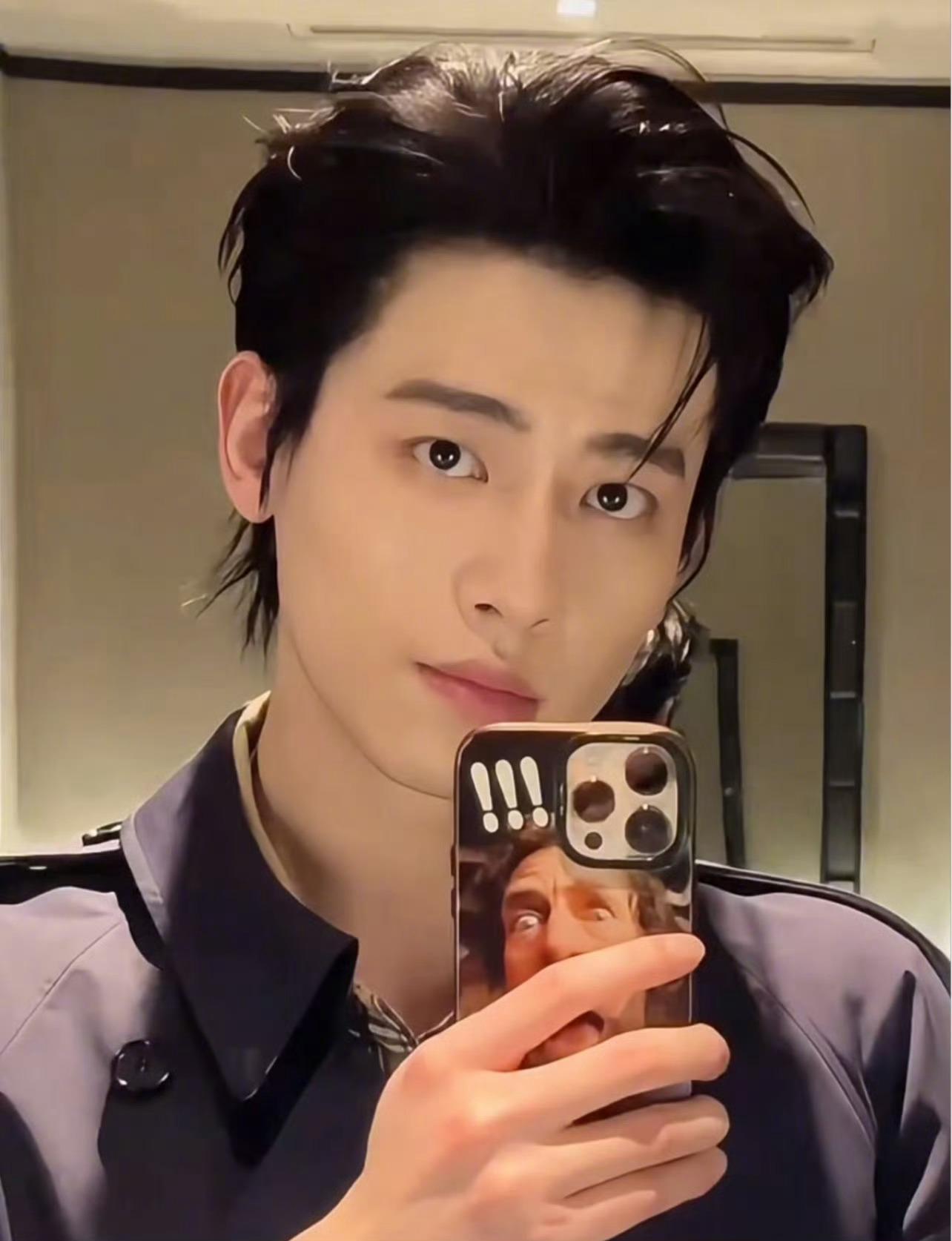 辛云来手机壳吓到我了上一个手机壳这么抽象的还是迪丽热巴