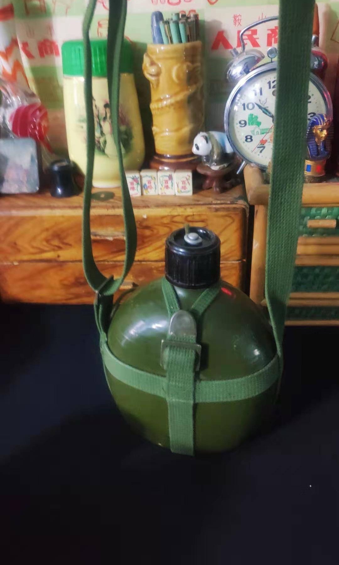 无法对小时候的杯子祛魅我记得小时候用过这种军用水壶的，夏天水可以保凉。还挺好用的
