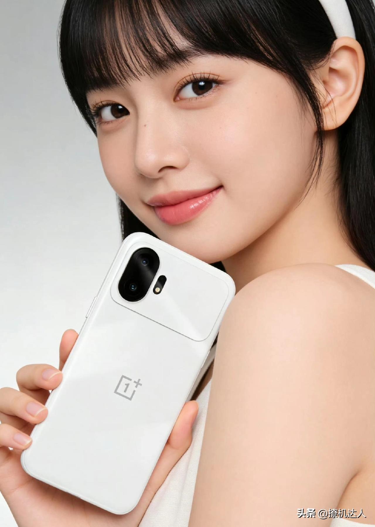 这是一加15T？哇，好白啊，真的好白！其实真机颜值更高！